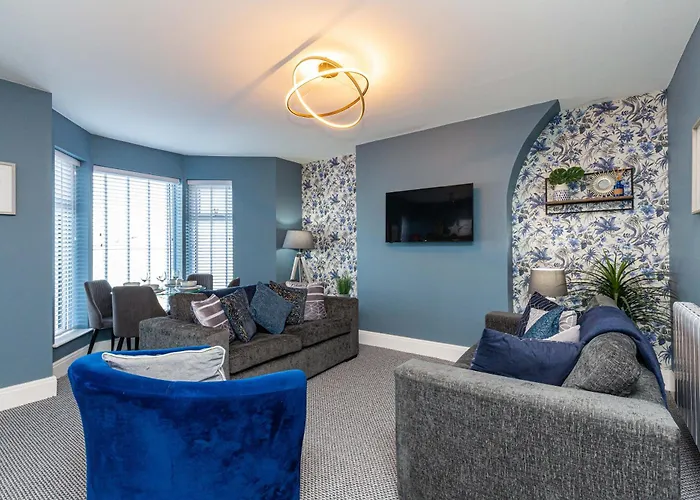 Seafront Apartment - Sleeps 6 - Gateway To The Lake District - Brand New