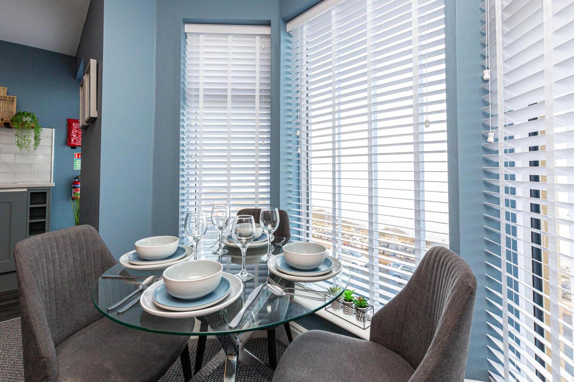 Seafront - Sleeps 6 - Gateway To The District - Brand New