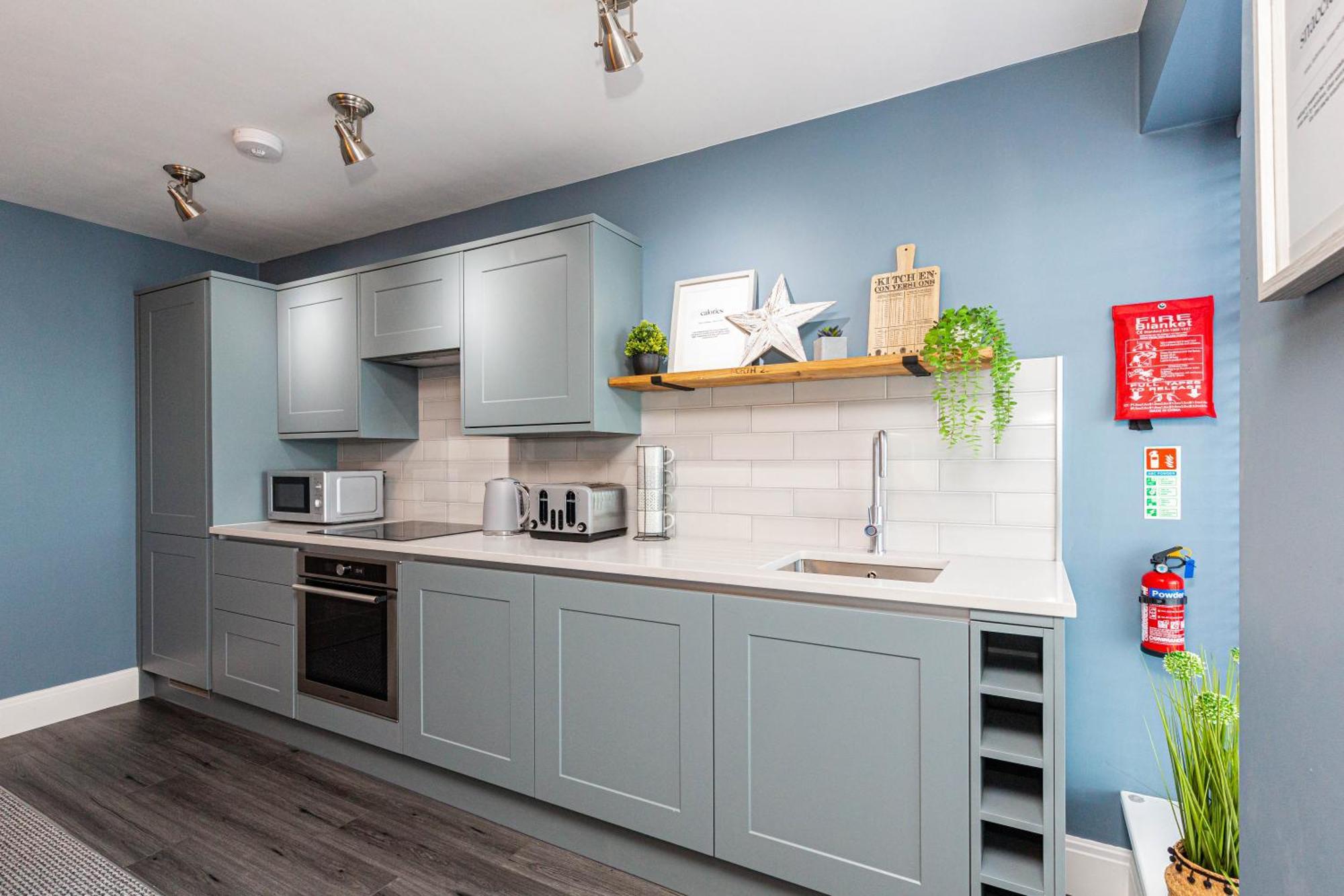 Apartment Seafront - Sleeps 6 - Gateway To The District - Brand New