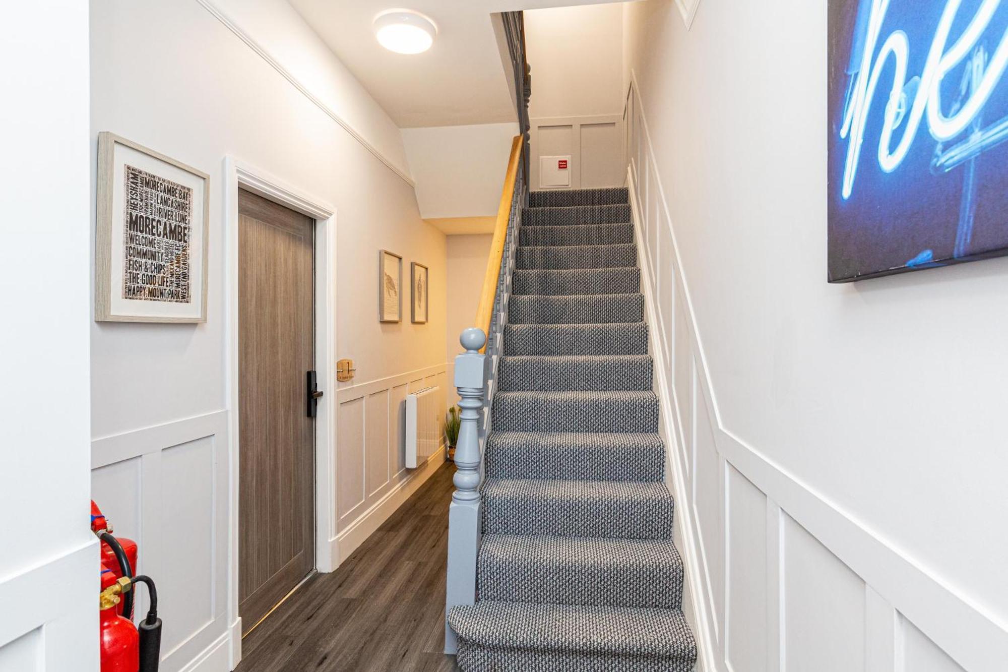 Seafront - Sleeps 6 - Gateway To The District - Brand New *